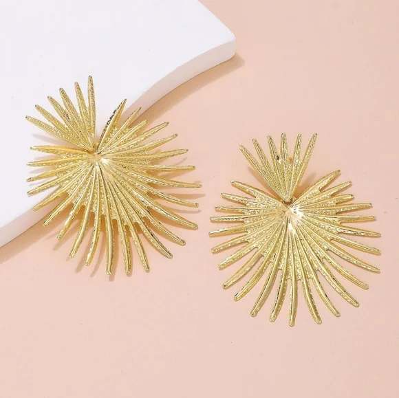 Women's Bohemian Gold Hypoallergenic Stud | Sunflower Designed Earrings - Picture 4 of 6